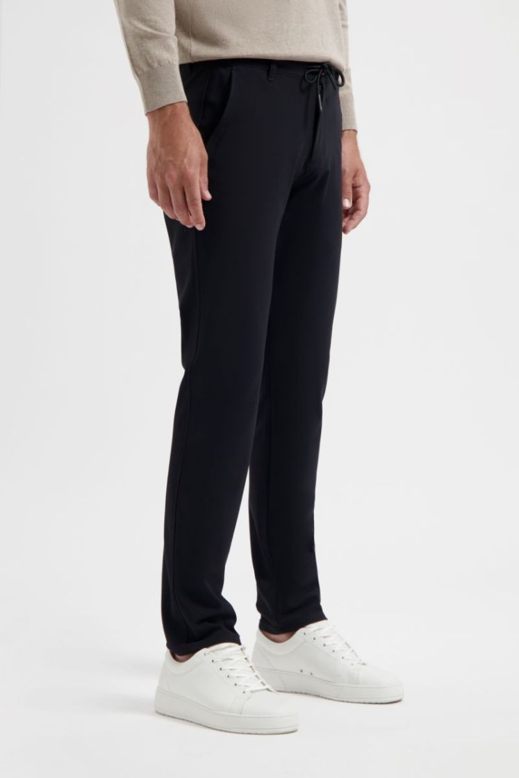  002 Black