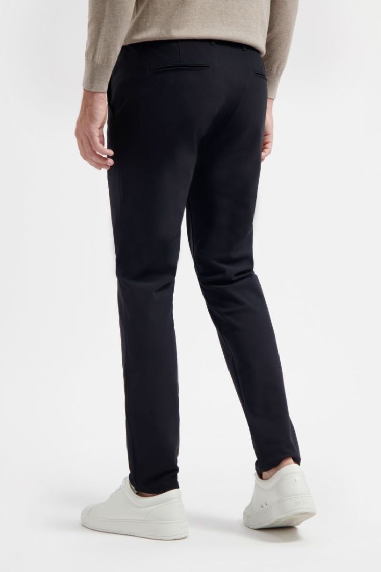  002 Black